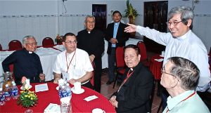 Bishop delegates and a journalist attending the 10th Plenary Assembly of the Federation of Asian Bishops' Conferences in Vietnam Dec. 10-16, 2012 joined a lunch prepared for them by Catholic leaders of Binh An deanery of Ho Chi Minh archdiocese on Dec. 15. Photo from Tien Thuy