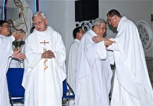 FABC bishops prepare for Mass with Vietnamese Catholics photo from Tien Thuy